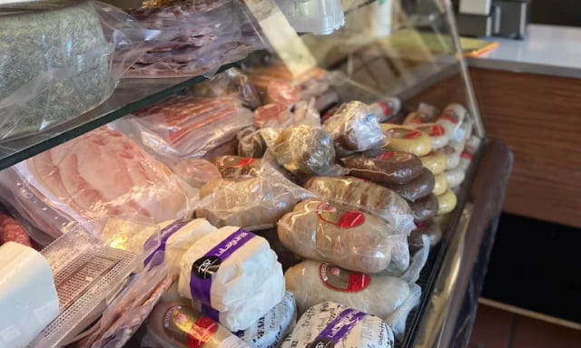 Venda al públic d'embotits a preus de fàbrica